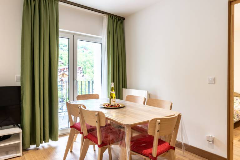 Apartment with fast internet & garden | Garden view — photo 4