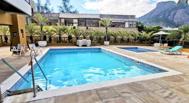 Apartment with pool & hot tub — photo 3