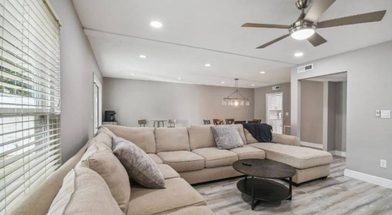 Big vacation home | Pets allowed in Tampa, FL