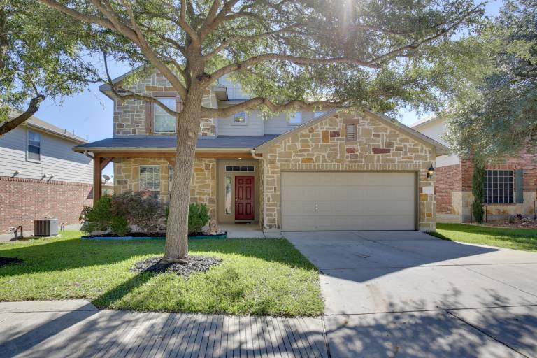 4 Mi to TPC San Antonio Cozy Getaway w Deck