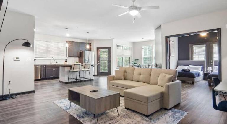 Ample apartment | Pet-friendly — photo 2