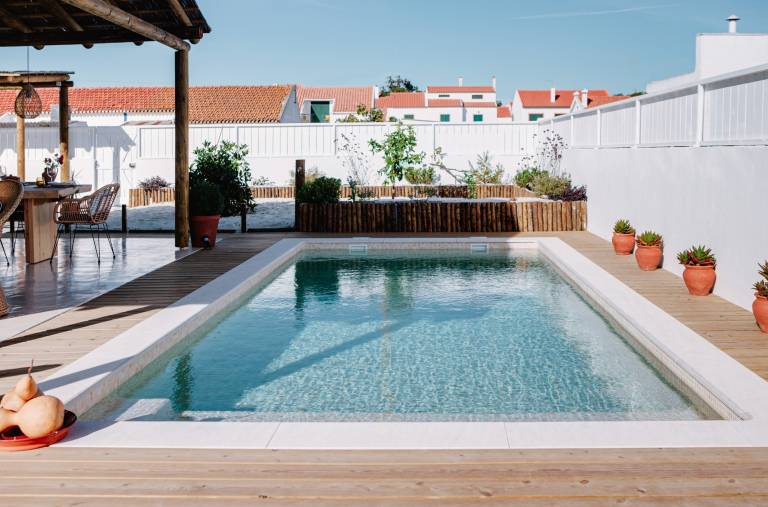 Villa with pool, grill & yard — photo 4