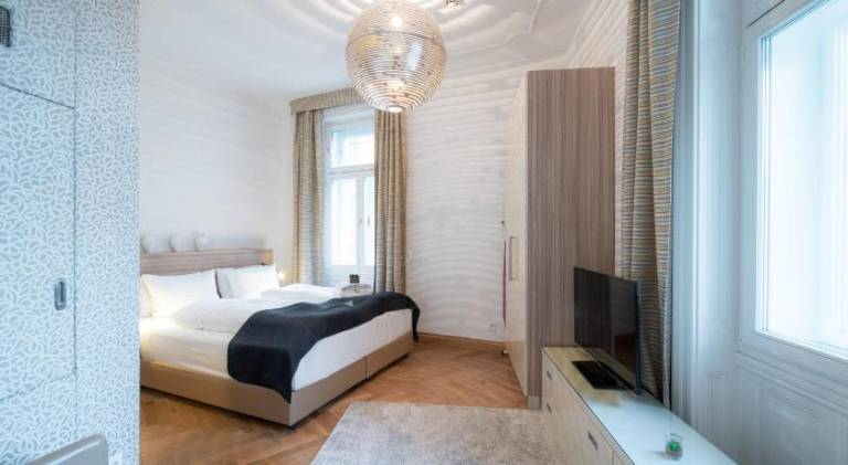 Serviced apartment with yard | Near Hofburg | Perfect for remote work | Pets are welcome — photo 2