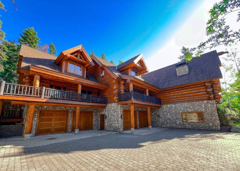 House  Whitefish