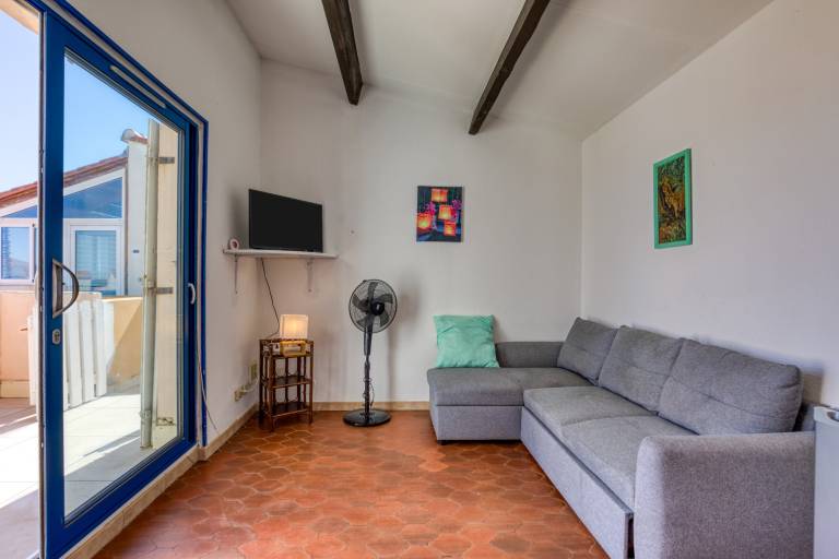 Cap d'Agde T2 with Terrace, Sea View, Near Beach — photo 5