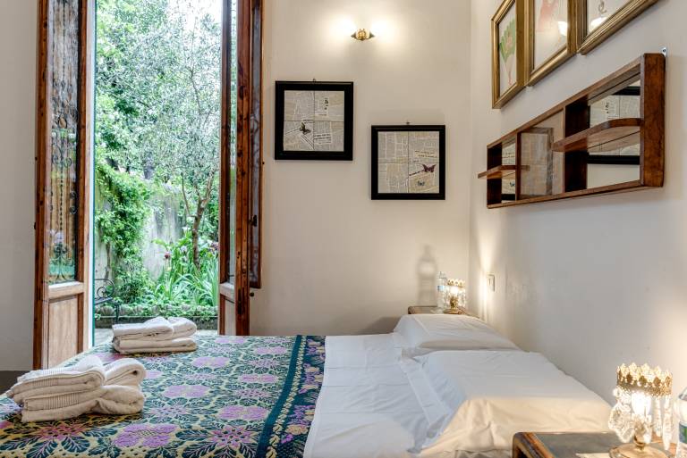 Apartment 'La Casa Vintage' with Private Garden, Wi-Fi and Air Conditioning — photo 4