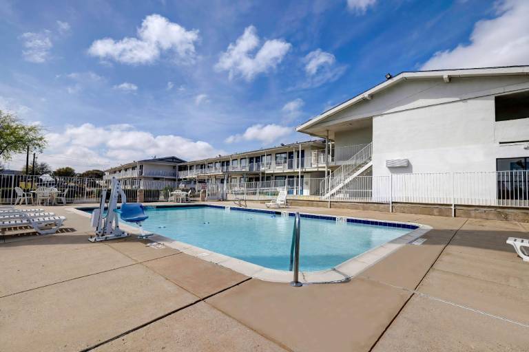 Motel 6 Denton, TX - UNT in Denton, TX