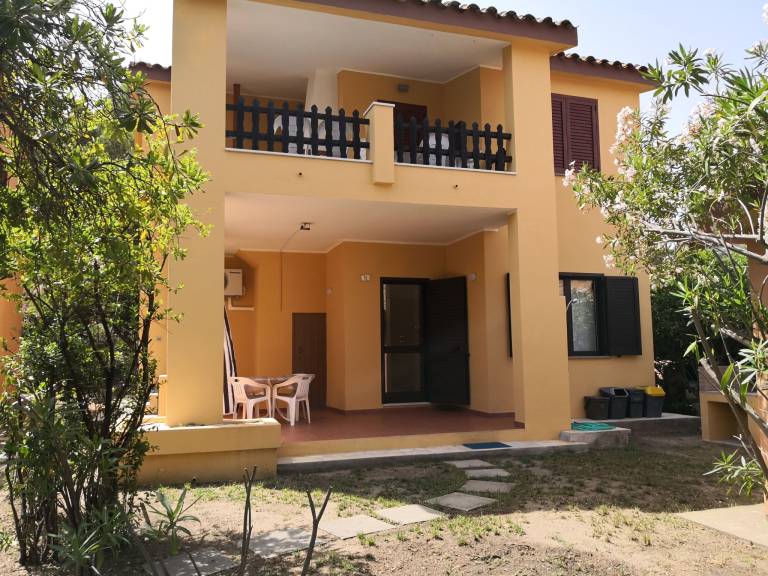Renovierte Wohnung nur wenige Schritte vom Strand entfernt in Costa Rei in Muravera