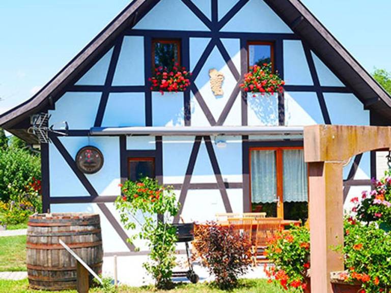 Chalet with patio — photo 4