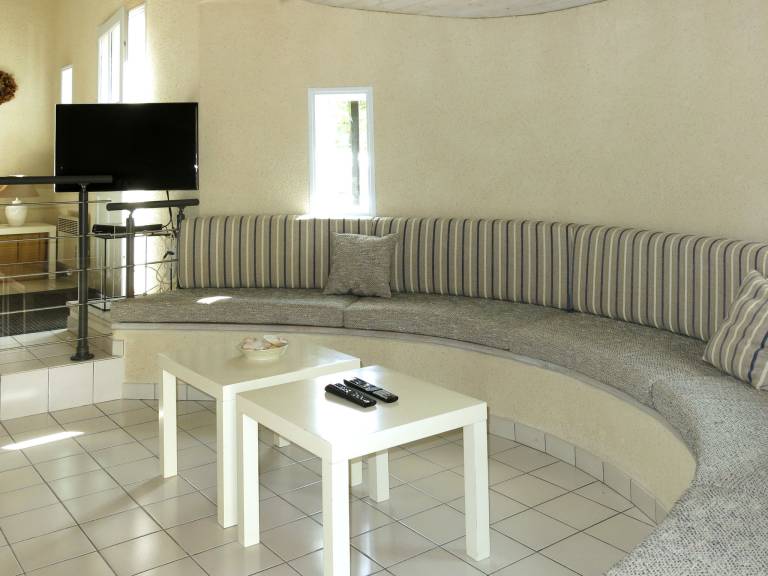 Fully equipped charming vacation home with garden & patio | Next to the beach | Pets allowed — photo 4