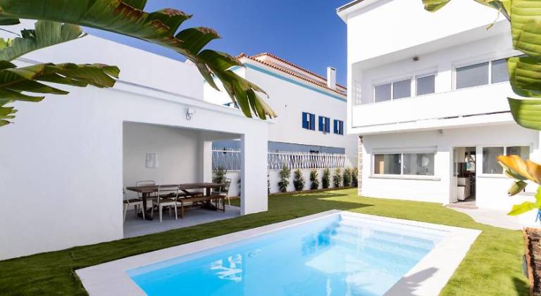 Fully equipped villa with garden, patio & private pool | Pets are welcome in Almada