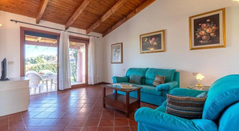Ample villa with pool | Pets are welcome — photo 2