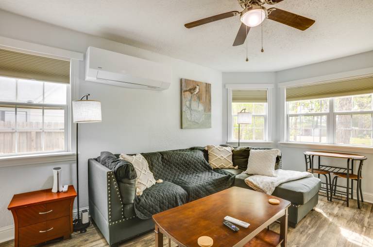 < 1 Mi to Downtown Conroe: Charming Apartment — photo 4