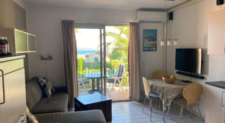 Holiday apartment with barbecue, patio & private pool — photo 2