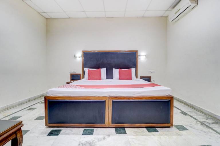 OYO 80141 Hotel International