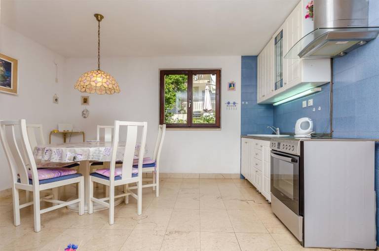 Rental apartment with patio & barbeque | Sea view — photo 3