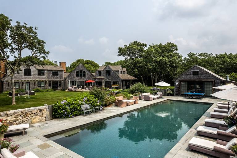 Enjoy blissful beaches at a Chilmark vacation home - HomeToGo