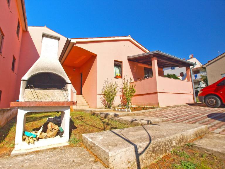 Wonderful rental apartment with patio & BBQ | Pets are welcome — photo 2