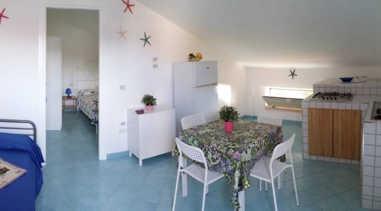 Family-friendly holiday apartment with pool, garden & patio | Sea view | Beach nearby | Pet-friendly — photo 4