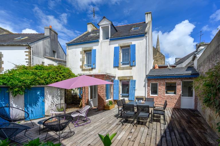 Vacation home with yard & terrace in Vannes
