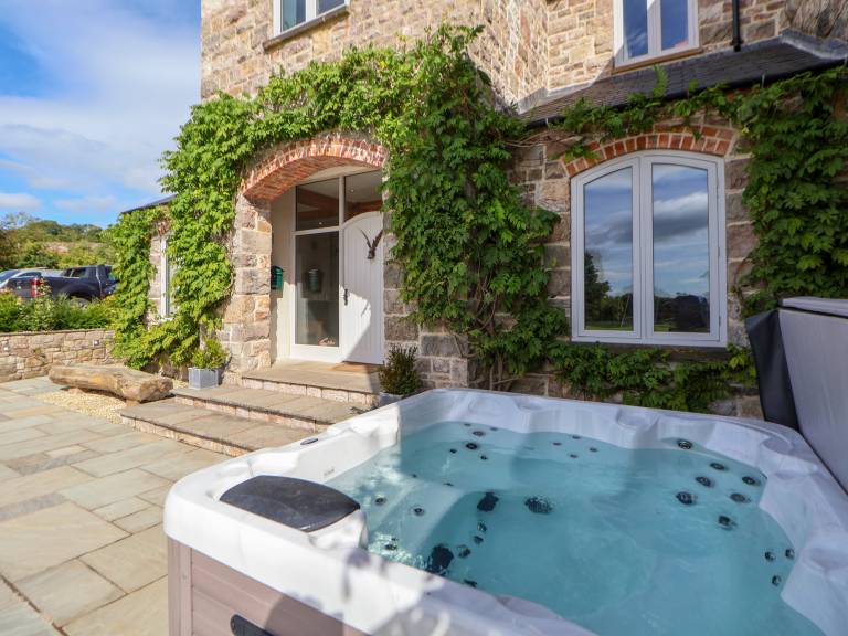 Family-oriented cottage with jacuzzi & garden | Pet-friendly — photo 4