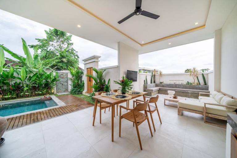 Villa with pool & garden — photo 4