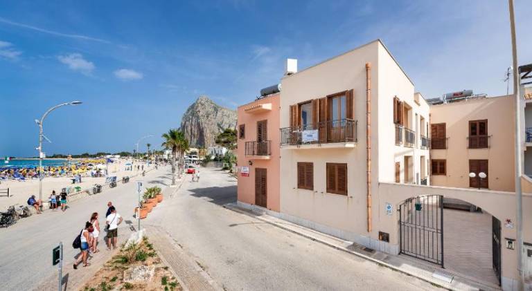 Holiday apartment with 2 rooms for 6 persons — photo 2
