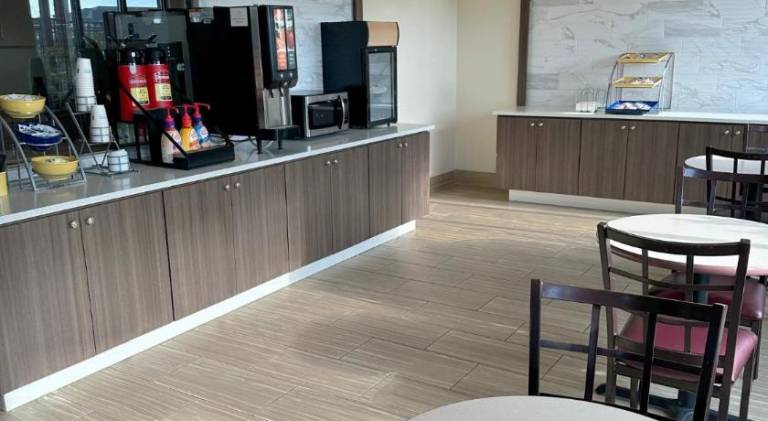Days Inn & Suites by Wyndham Opelousas — photo 4