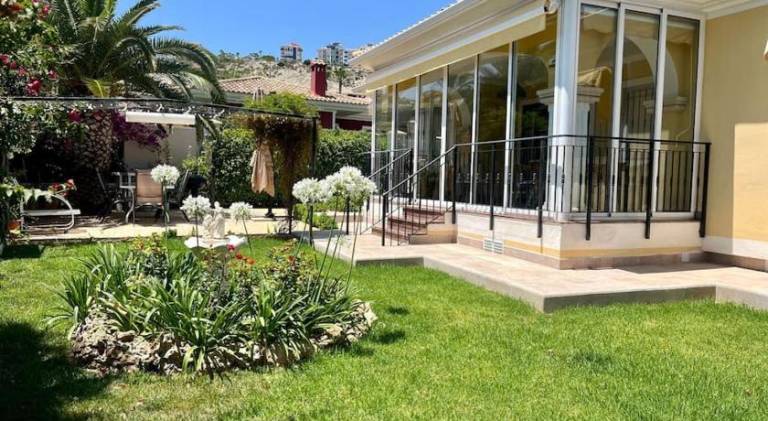 147 m&sup2; Villa