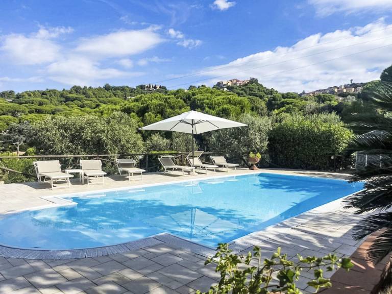 Vacation home with patio, grill & garden | Nature view — photo 2