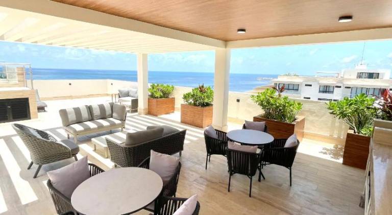 Holiday apartment with patio, pool & yard — photo 4