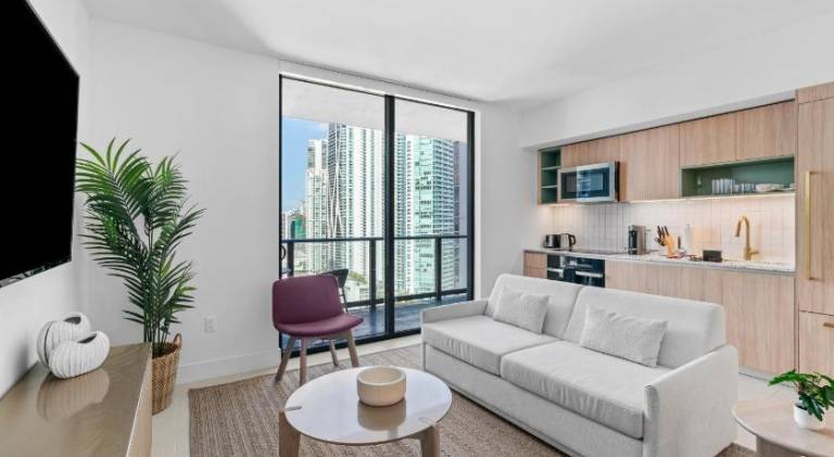 Luxury 2-Bdrm Condo in the Heart of Downtown Miami — photo 2