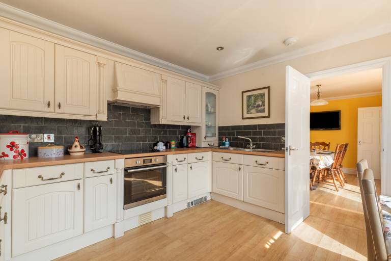 Family-friendly nice cottage with terrace & yard | Water view | Close to the beach | Suitable for remote work | Pets allowed — photo 4
