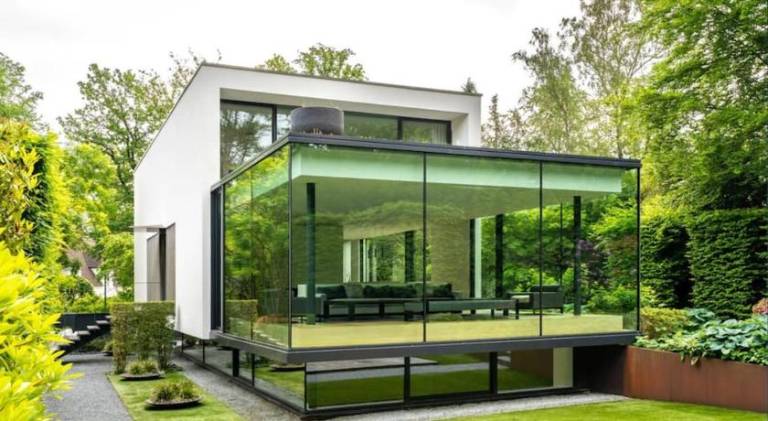 Villa with pool in Brussels