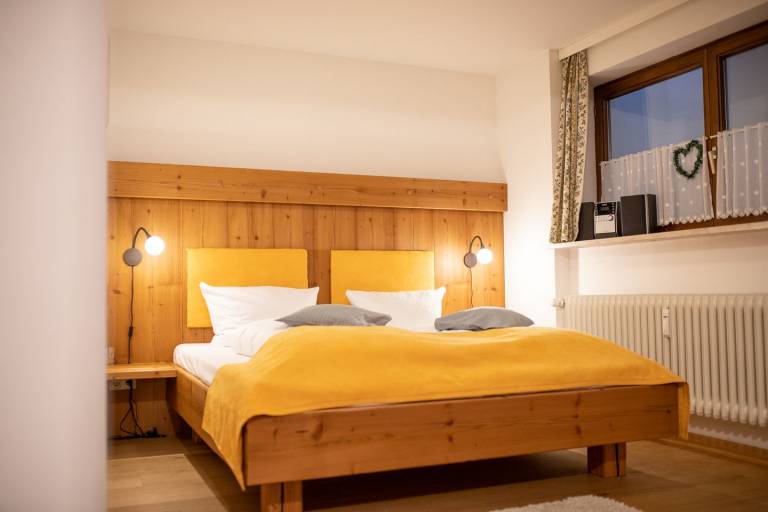 Spacious holiday apartment "Löwenzahn" in a quiet location in the holiday village Grainau — photo 3