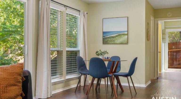 Spacious ATX Apt with Private Deck and All Essentials — photo 4