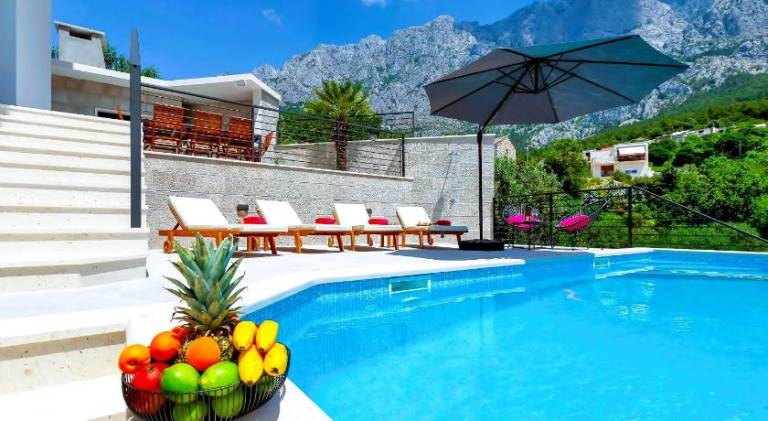 Villa with pool in Tucepi