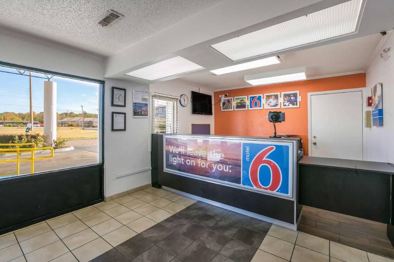 Motel 6 Dothan, AL — photo 5