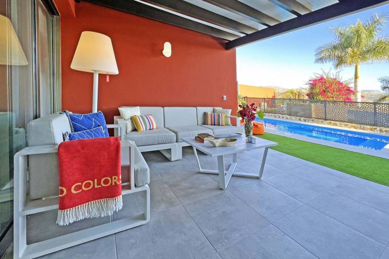 Vacation home with private pool, barbecue & terrace — photo 2