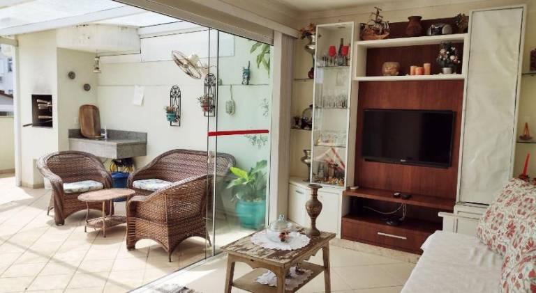 Apartment with pool — photo 2
