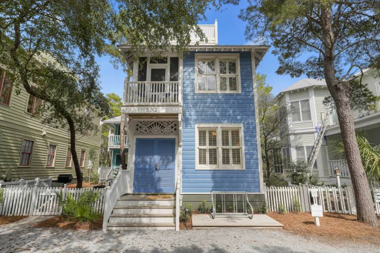 House with BBQ & heated pool | City view in Seaside, FL