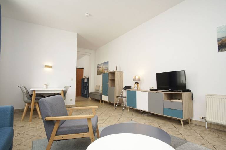 direkt an der Strandpromenade, Balkon mit Meerblick - Aparthotel Ostsee FeWo 31 — photo 5