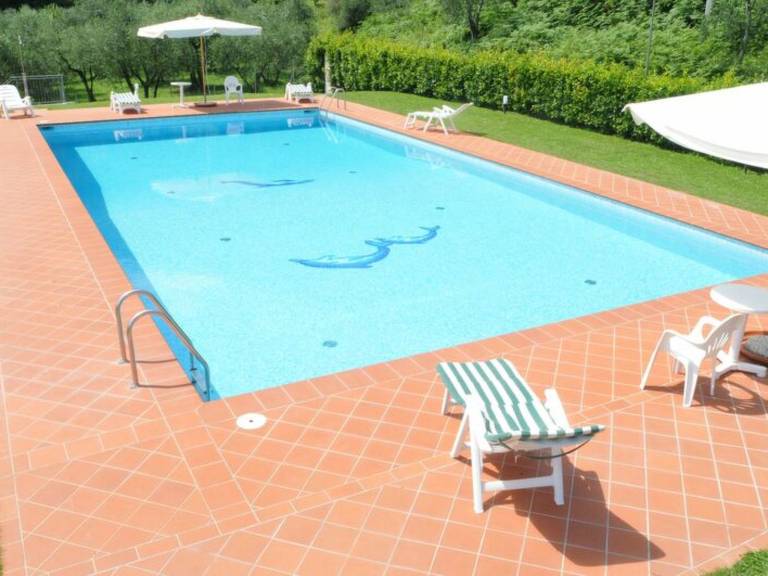 Vacation home with terrace, grill & private pool — photo 3
