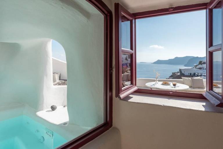 Villa with jacuzzi & patio — photo 3