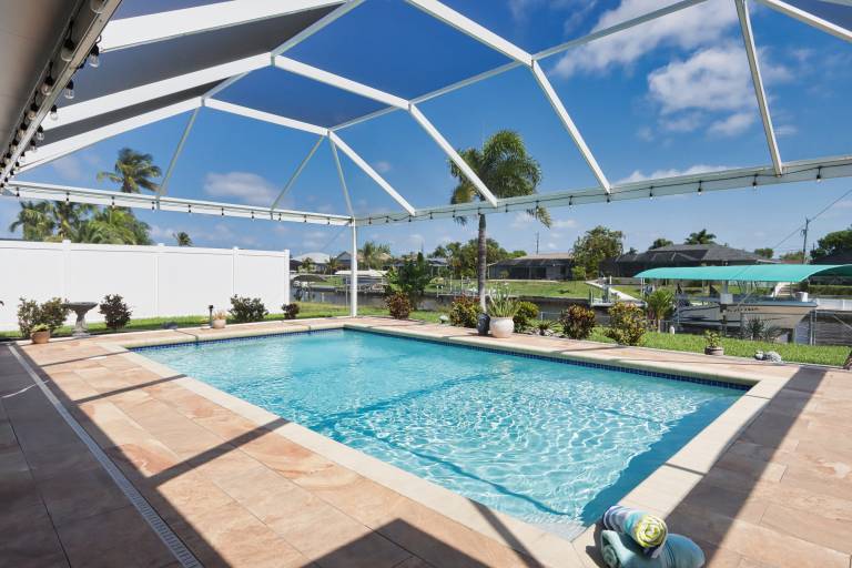 Stunning gorgeously remodeled canal-front pool home in Cape Coral - La Dolce Vita — photo 2