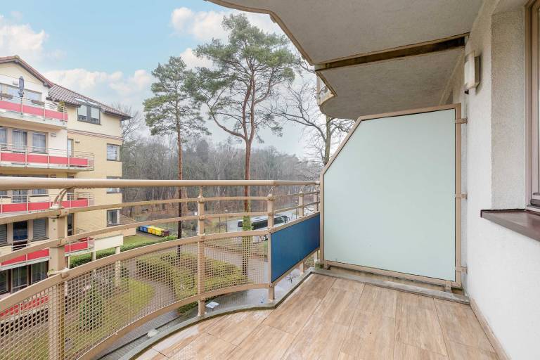 Apartment with yard — photo 3