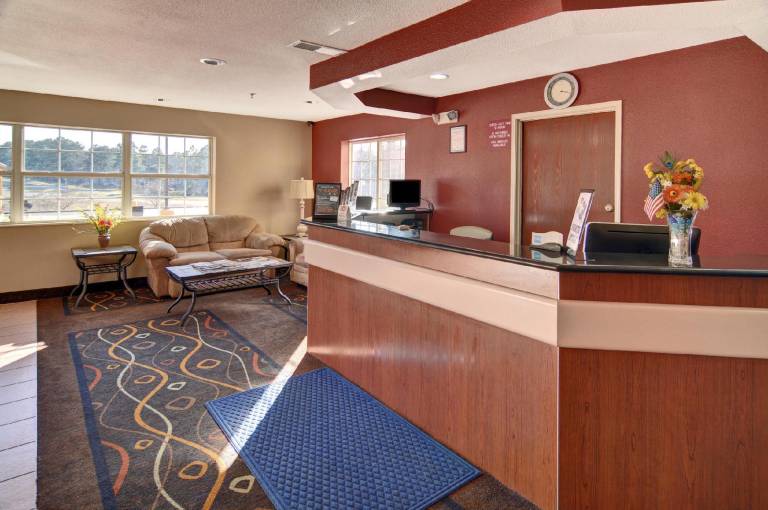 HomeTown Inn & Suites - Longview, TX — photo 3
