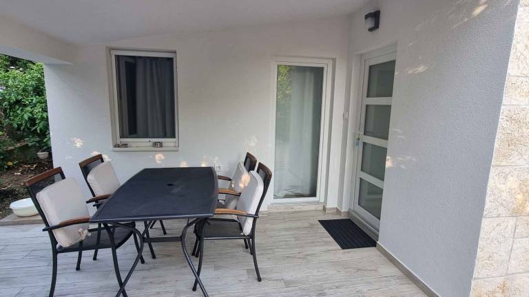Rental apartment with pool, patio & grill — photo 2