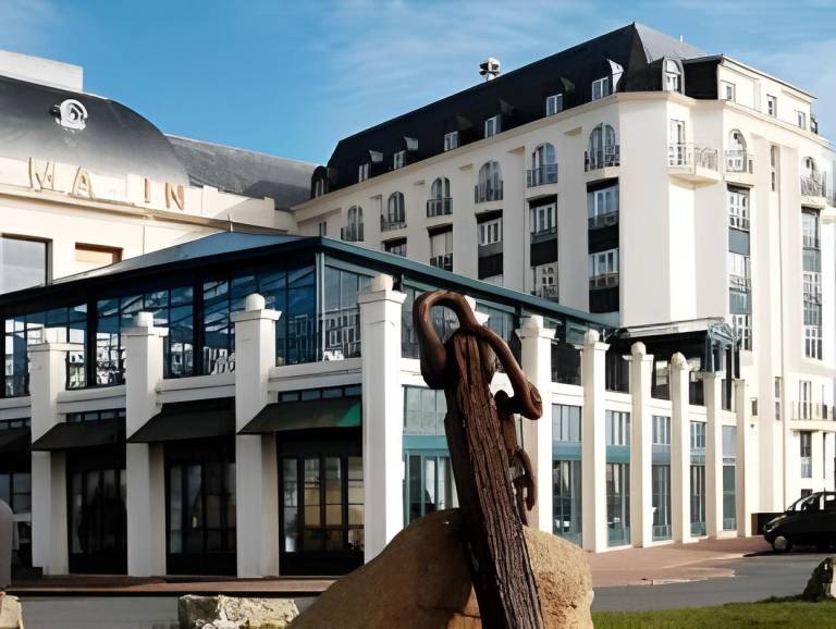 Holiday apartment with pool | Beach nearby | Pet-friendly in Touques