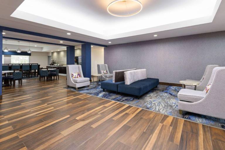 La Quinta Inn & Suites by Wyndham Atlanta South - Newnan — photo 2